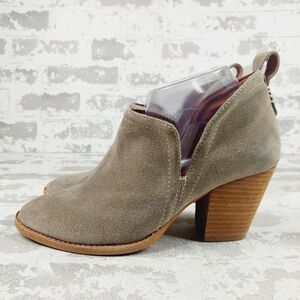 Jeffrey Campbell “Rosalee” bootie taupe suede ankle boots H838